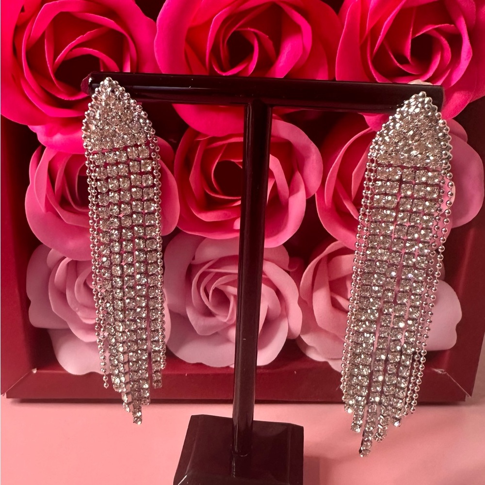 Elegant earrings with rhinestones